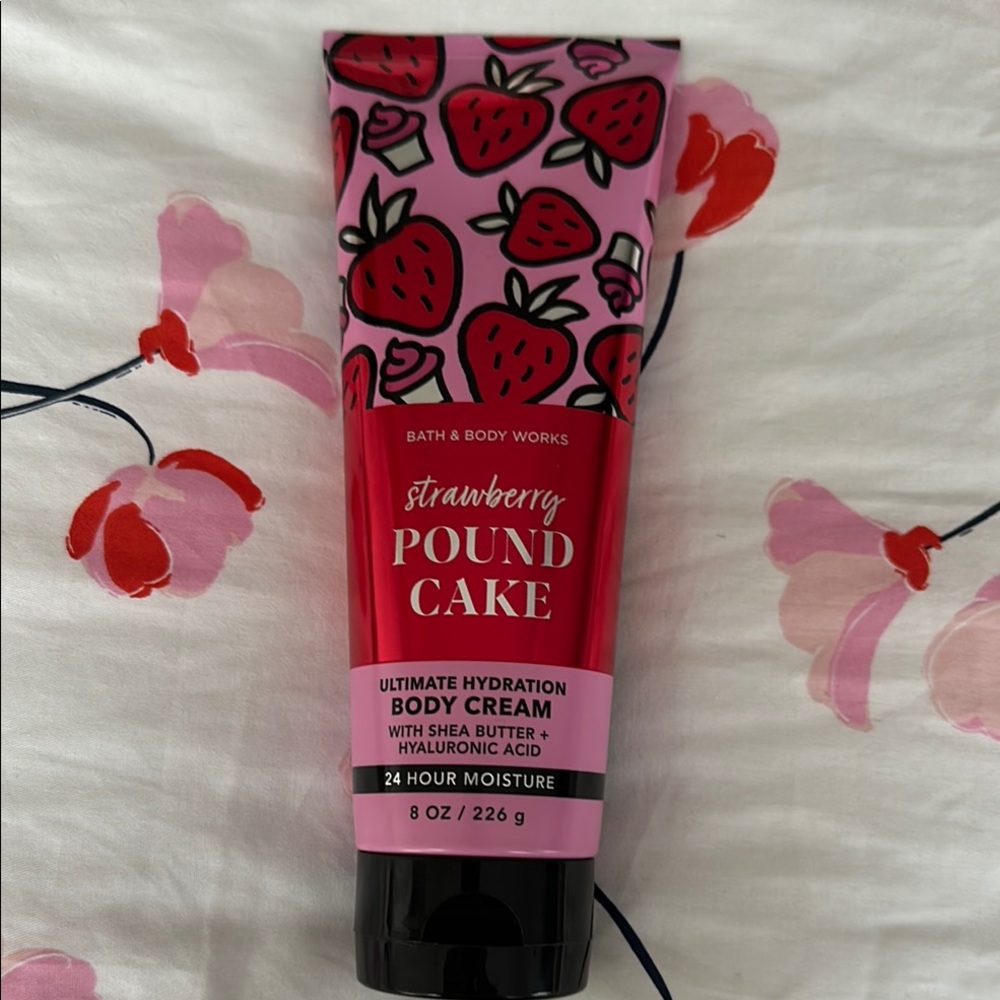 Bath & Body Works Strawberry Pound Cake Body Cream